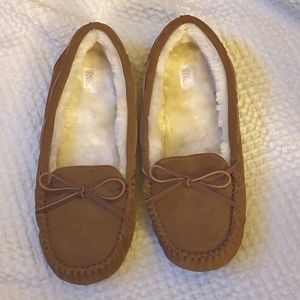 NWOT Stars Above Fuzzy Moccasin Slippers